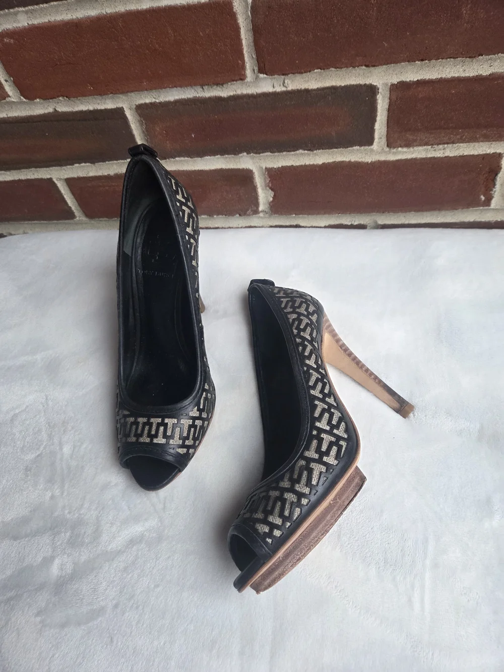 Tory Burch Black Monogram Peep Toe Leather Heels Size 7M
